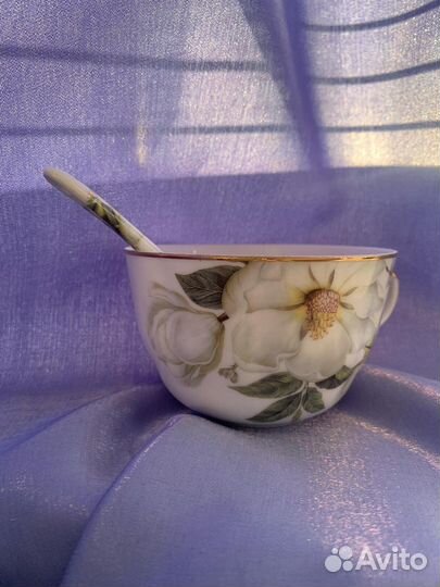Набор фарфоровая чайная чашка и ложечка новые