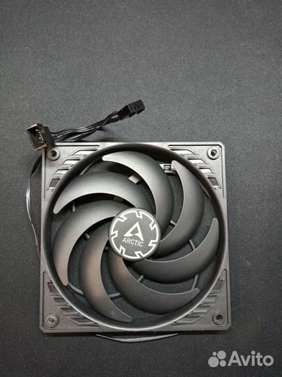 Вентилятор для корпуса Arctic P12 slim PWM