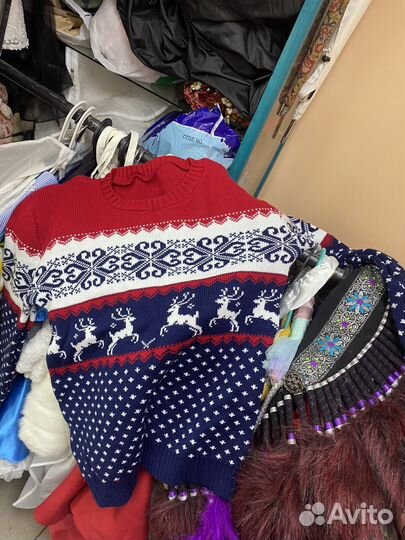 Продам новогодние свитера разных размеров