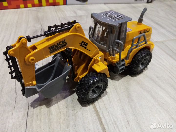 Экскаватор / каток на радиоуправлении