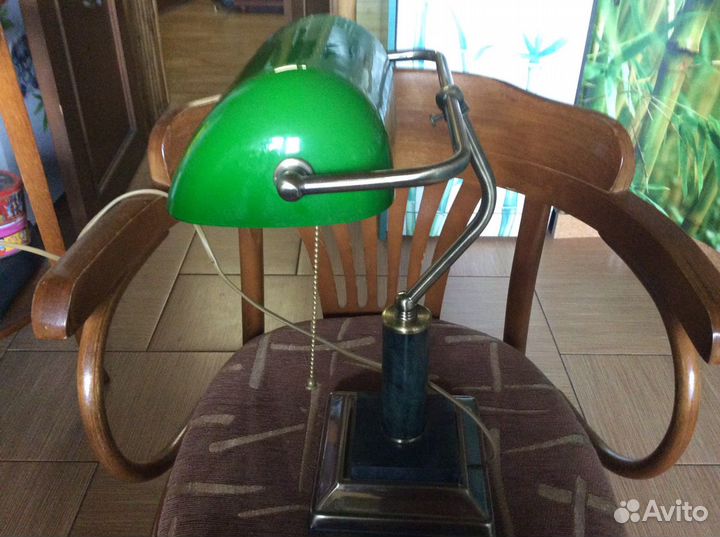 Лампа настольная зеленая мрамор