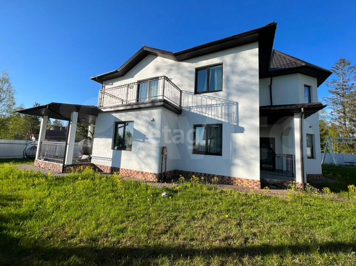 Коттедж 252 м² на участке 12 сот.