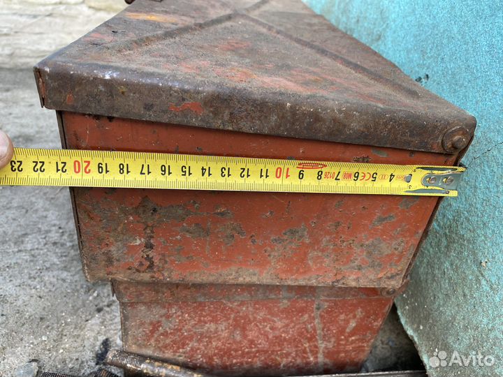 Ящик для инструмента железный