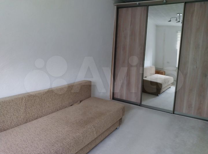 2-к. квартира, 42 м², 3/3 эт.