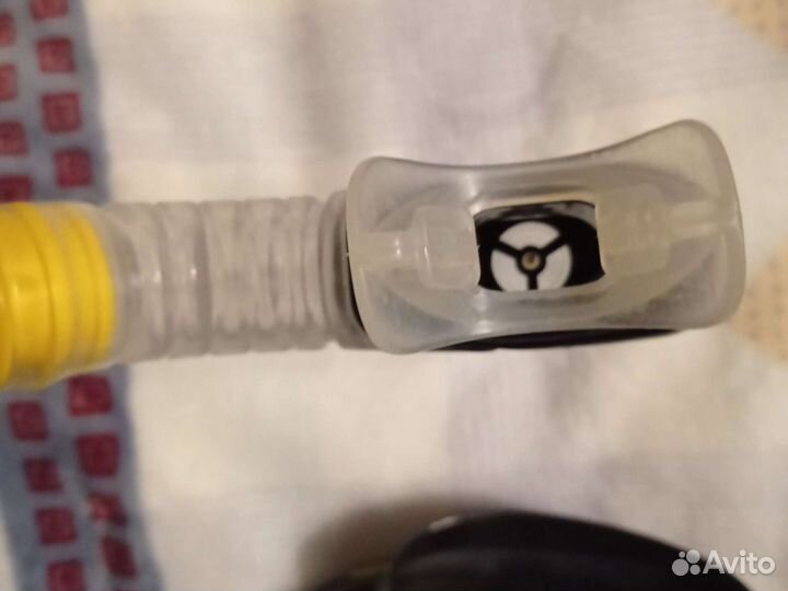 Маска с трубкой для плавания