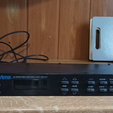 Продам ревер Alesis
