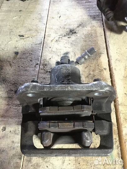 Суппорт тормозной задний левый Honda Accord 8 2.4