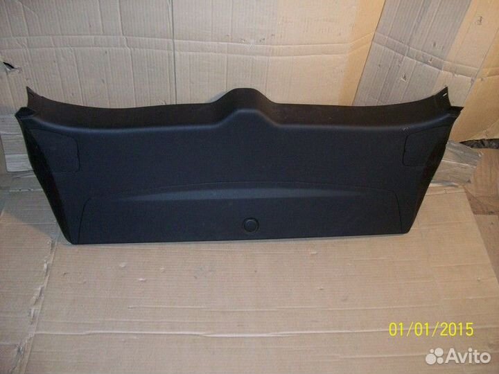 Обшивка двери багажника Mitsubishi Outlander
