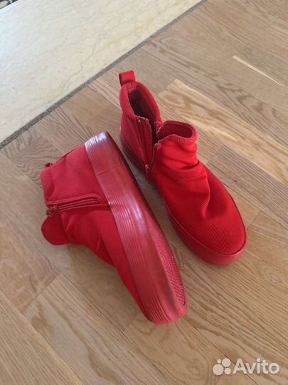 Ботинки красные 39