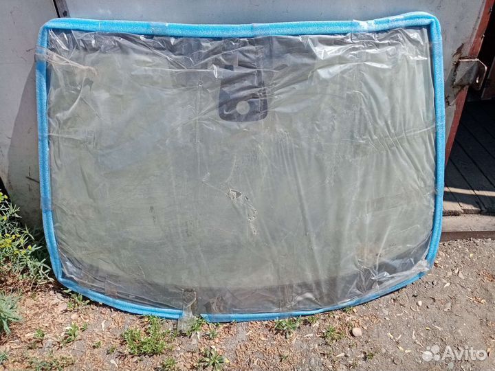 Стекло лобовое