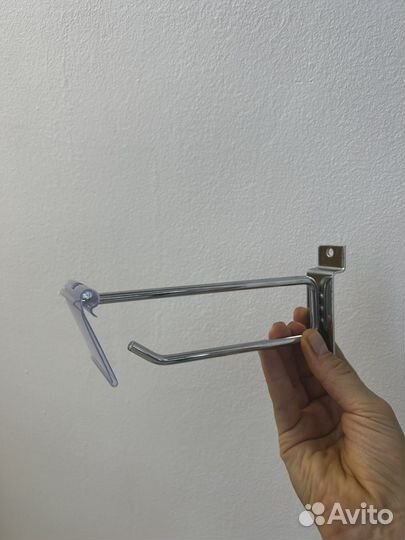 Крючок для экономпанели с ценникодержателем