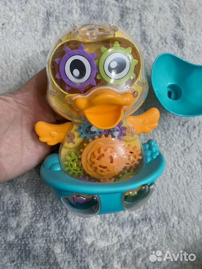 Танцующий динозавр и утка для ванной