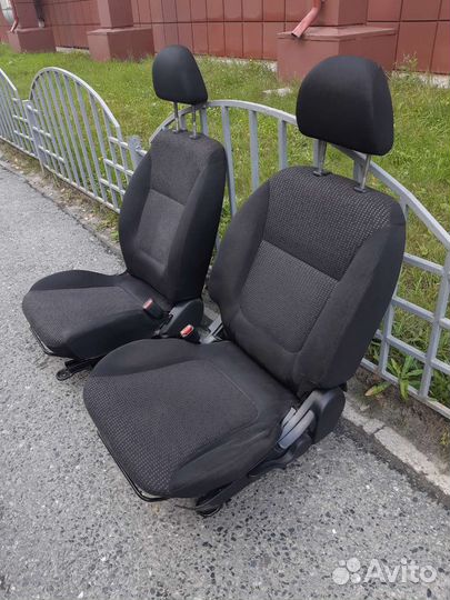 Передние сиденья