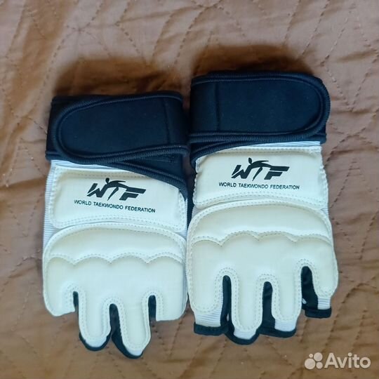 Перчатки для единоборств