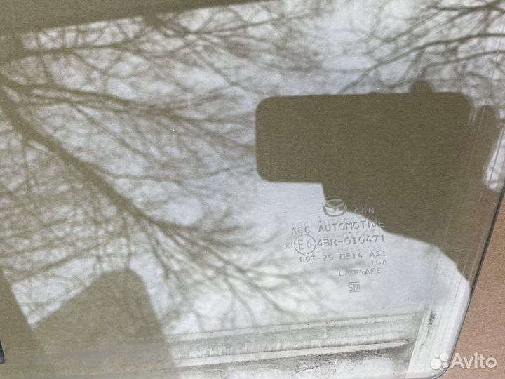 Стекло двери передней левой Mazda 6