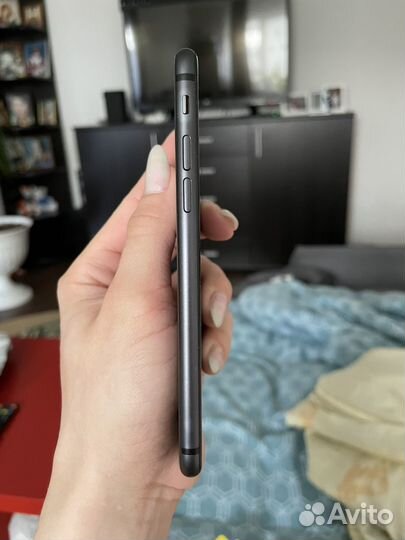 Телефон iPhone 8 64 gb