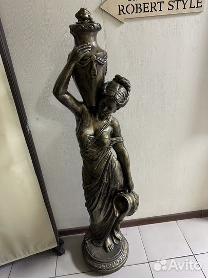 Статуя,девушка с кувшином