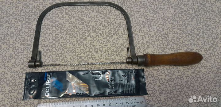 Лобзик, Англия