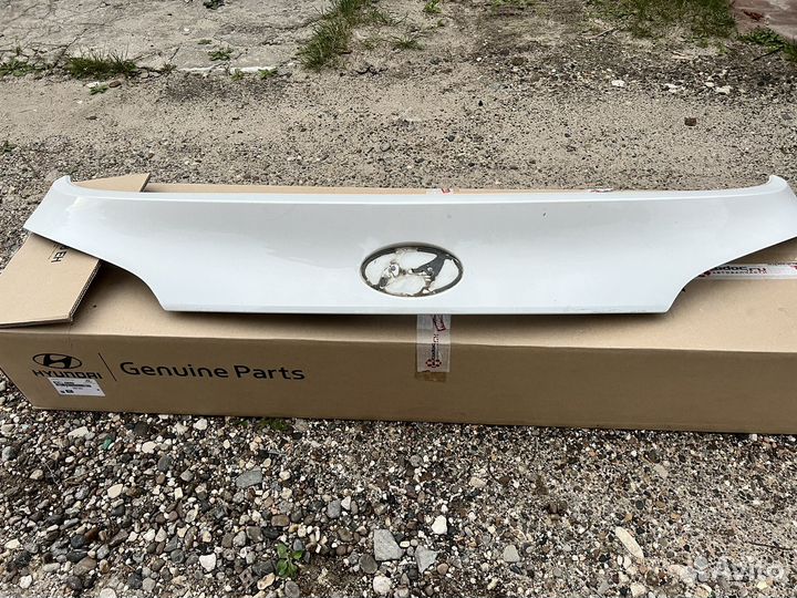 Молдинг крышки багажника