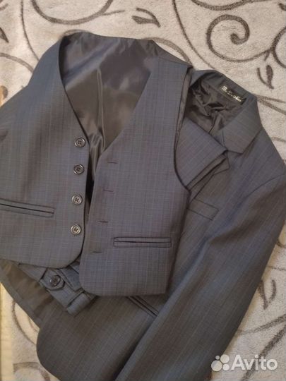 Костюм тройка для мальчика 104-110