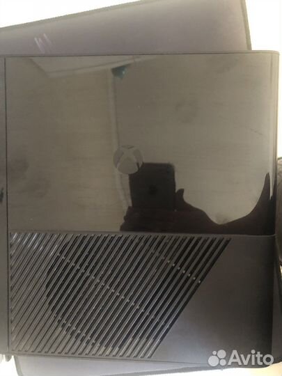 Xbox 360 E + Kinect + 2 геймпада