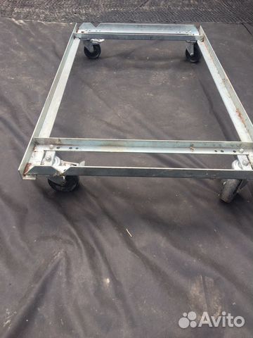 Подставка на колесах