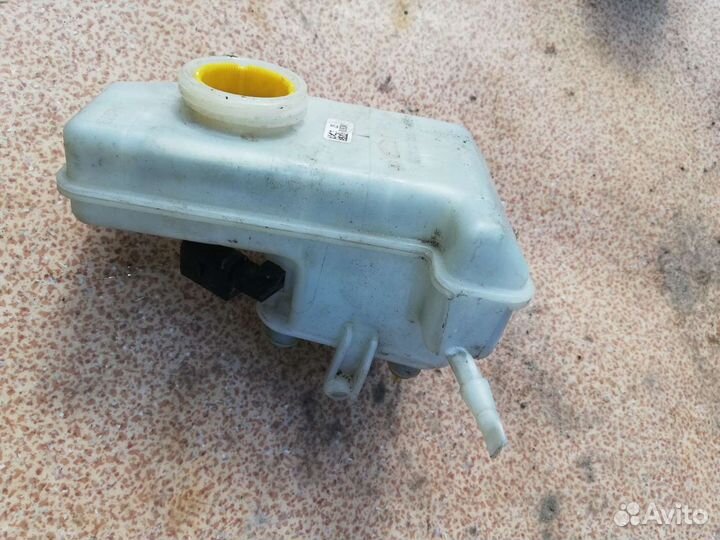 Бачок тормозной жидкости Шкода октавия 3 а7