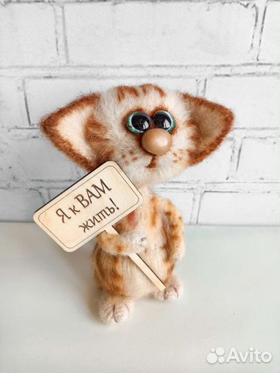 Милый котик. Вязаная интерьерная игрушка