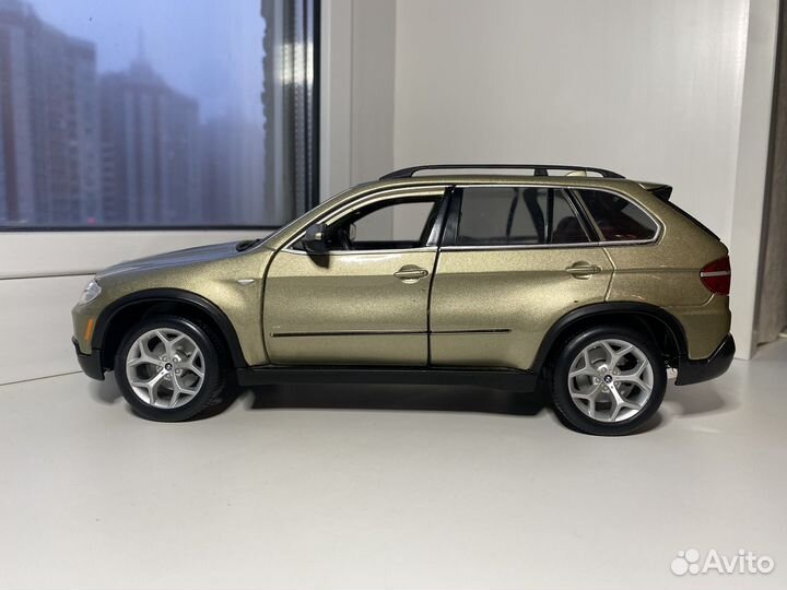 Масштабная модель BMW X5 E70 1/18 Bburago