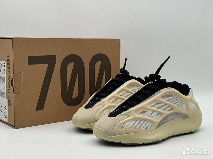 Мужские кроссовки Adidas Yeezy 700 v2