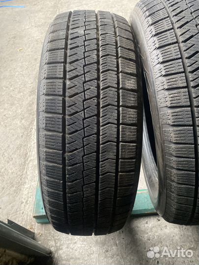 Bridgestone Blizzak VRX2 215/60 R17