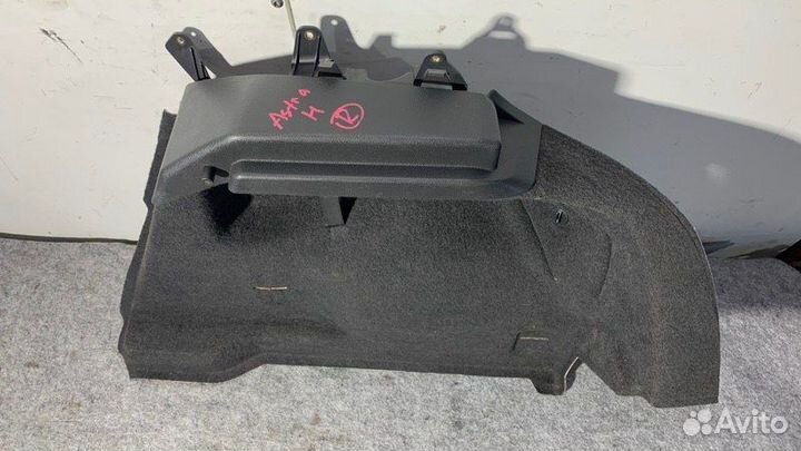 Обшивка багажника задняя правая Opel Astra H L48