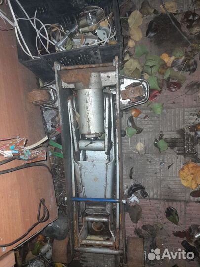 Домкрат подкатной нерабочий