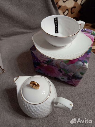 2набора ваза и чайник с чайной парой