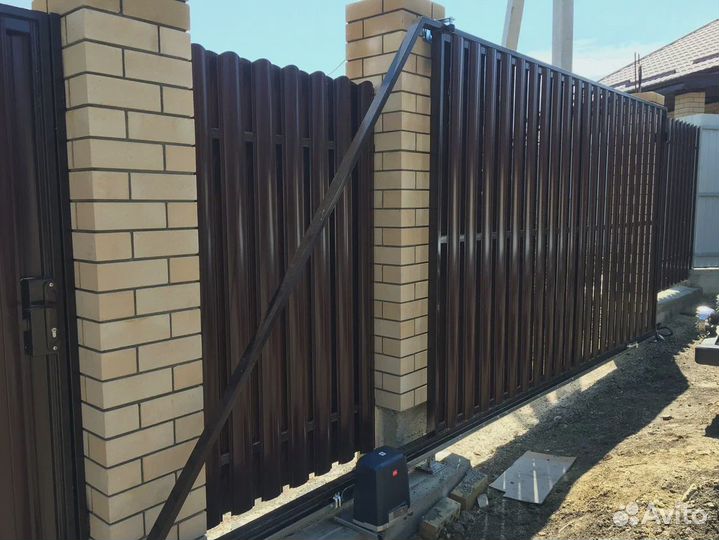 Забор Кирпичный забор