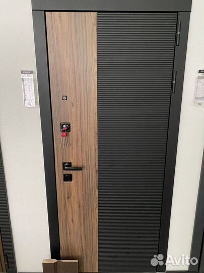Дверь входная, металлическая