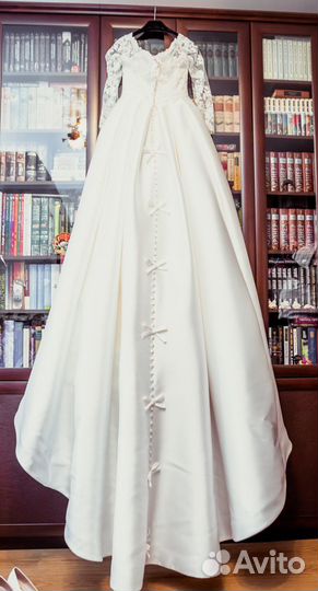 Свадебное платье (А-силуэт) со шлейфом (р. 44-46)