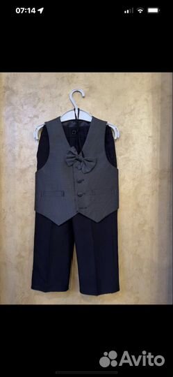 Продается нарядный костюм для мальчика