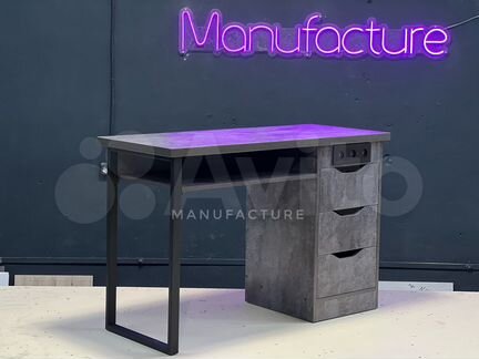Маникюрный стол лофт с розетками бетон тёмный