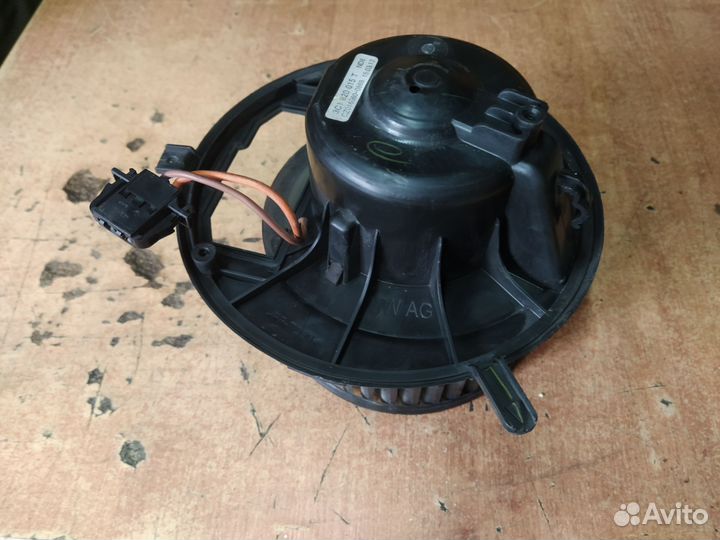 VW Passat B7 Вентилятор печки