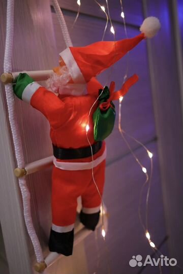 Дед мороз на лестнице новогоднее украшение декор