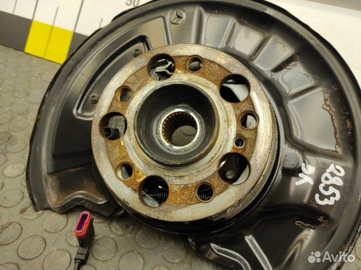 Кулак поворотный задний левый Mercedes-Benz W204