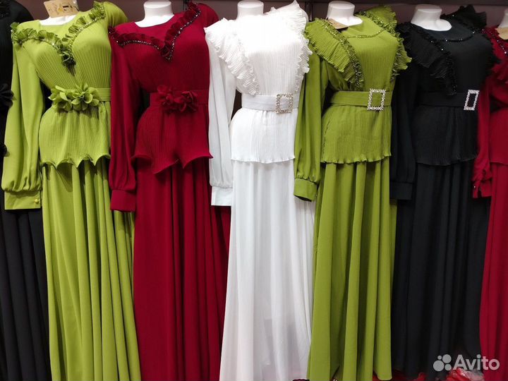 Костюмы вечерние