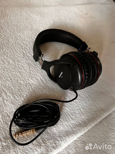 Focusrite scarlett solo 4th gen набор