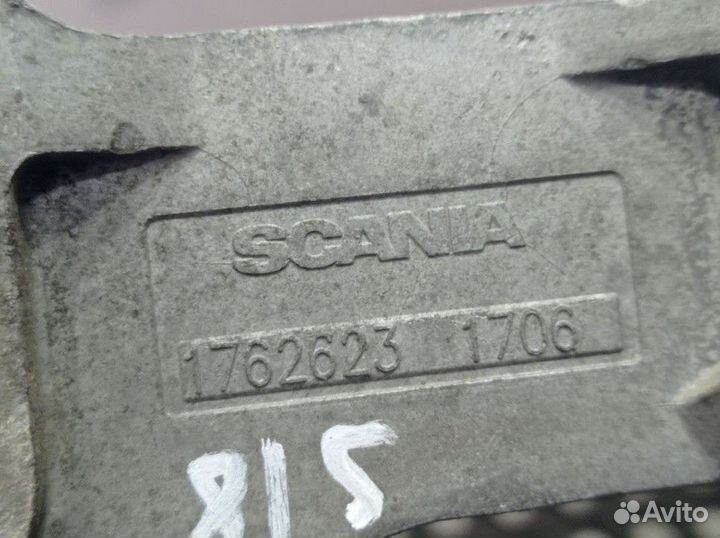 Кронштейн радиатора верхний левый Scania 5-series