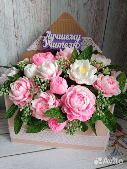 Пионы, розы. Букеты на 1 сентября из мыла