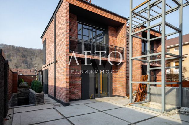 Дом 186 м² на участке 3,5 сот.