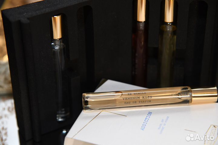 Ex Nihilo Venenum Kiss