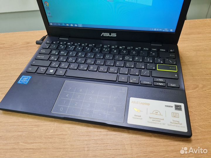 Ноутбук Asus R214M