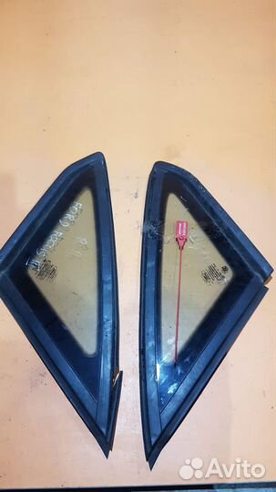 Стекло форточка правая на Ford Focus 3